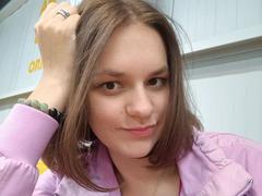 Dreia - female with brown hair webcam at xLoveCam