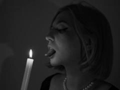 EdnaWine - blond female webcam at xLoveCam