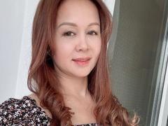 EffyWillie - female with brown hair webcam at xLoveCam