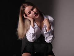 ElliePortant - blond female webcam at LiveJasmin