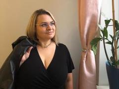 ElviaSensual - female webcam at xLoveCam