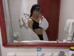 ElzaLeon69 - female with black hair webcam at xLoveCam