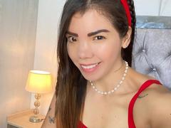 EmilyCarpert - female with black hair webcam at xLoveCam