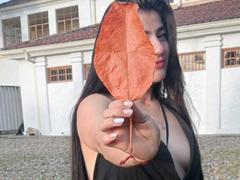 EmilyTon - female with black hair webcam at xLoveCam