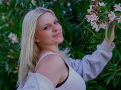 Emilynoir-hot - blond female webcam at xLoveCam