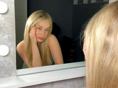 MandyRoe - blond female with  big tits webcam at ImLive