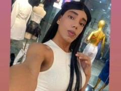 EmmaReveX - shemale with black hair webcam at xLoveCam