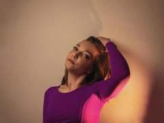 emillyHoney-hot - blond female webcam at xLoveCam