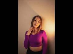 emillyHoney-hot - blond female webcam at xLoveCam