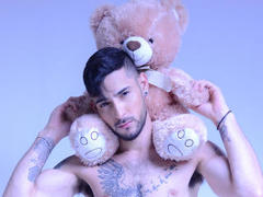 EnzoHerrera - male webcam at LiveJasmin