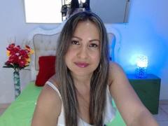 EroticSasha - female with brown hair webcam at xLoveCam