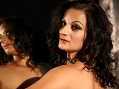 VixenSelena - female with black hair webcam at xLoveCam