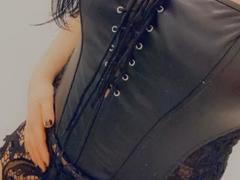 EstrelaFrenchie - female with black hair webcam at xLoveCam