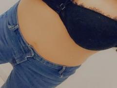 EstrelaFrenchie - female with black hair webcam at xLoveCam