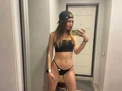 Eva24-hot - female with brown hair webcam at xLoveCam