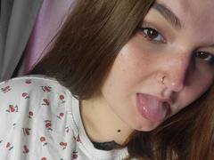 EvaBerg - female with brown hair webcam at xLoveCam