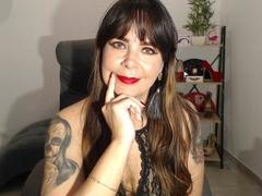 EvaLuv - female with brown hair and  big tits webcam at xLoveCam