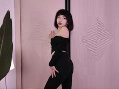 EveLove - female with black hair and  small tits webcam at ImLive