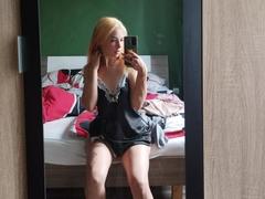 EvieEve - female with brown hair and  small tits webcam at xLoveCam