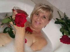 ExperiencedAlana - female with red hair webcam at xLoveCam