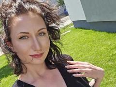 Fabienne-Banks-hot - female with brown hair webcam at xLoveCam