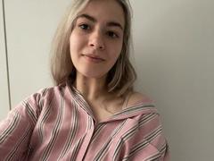 FancyRosie - blond female with  small tits webcam at xLoveCam