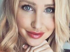 Fitness-Maus - blond female webcam at xLoveCam