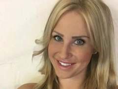 Fitness-Maus - blond female webcam at xLoveCam