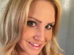 Fitness-Maus - blond female webcam at xLoveCam