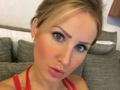 Fitness-Maus - blond female webcam at xLoveCam