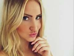 Fitness-Maus - blond female webcam at xLoveCam