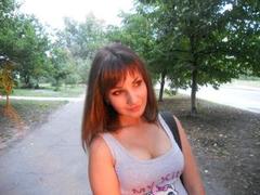 FlavorStar - female with brown hair webcam at xLoveCam