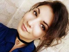 FlavorStar - female with brown hair webcam at xLoveCam