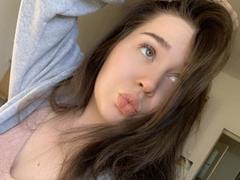 FlirtAlisa - female with brown hair and  small tits webcam at xLoveCam