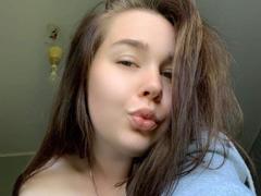 FlirtAlisa - female with brown hair and  small tits webcam at xLoveCam