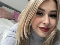 FlirtyBianca - blond female with  small tits webcam at xLoveCam