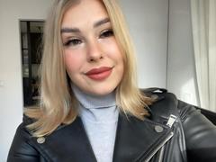 FlirtyBianca - blond female with  small tits webcam at xLoveCam