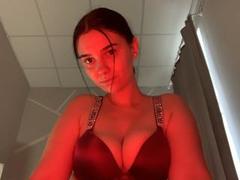 Florensi - female with brown hair webcam at xLoveCam