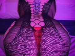 FoxyBell - female with black hair and  big tits webcam at xLoveCam