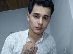 FreddyRomans - male webcam at xLoveCam