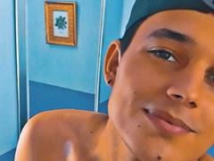 FreddyRomans - male webcam at xLoveCam