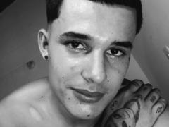 FreddyRomans - male webcam at xLoveCam