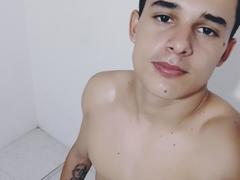 FreddyRomans - male webcam at xLoveCam