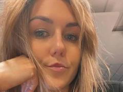 GanzNettePaola-hot - blond female webcam at xLoveCam