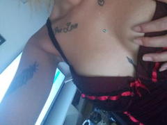 KassiKassou - female with brown hair and  small tits webcam at xLoveCam