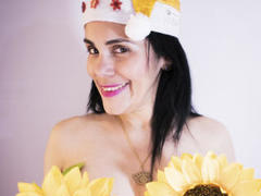 GirasolWalton - female with black hair webcam at xLoveCam