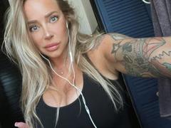 GlamSadie - blond female with  small tits webcam at xLoveCam