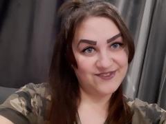 GracieJule - female with brown hair and  small tits webcam at xLoveCam