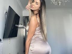 GyulisSweet - female with brown hair webcam at xLoveCam