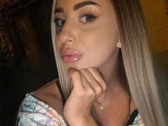 GyulisSweet - female with brown hair webcam at xLoveCam